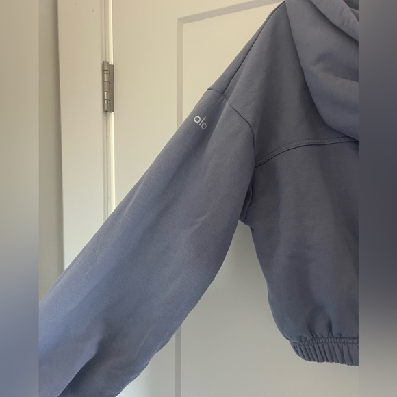 Alo Yoga Cropped Sweatshirt Hoodie- very good condition - Picture 3 of 3